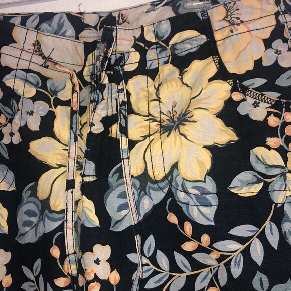 Bermuda shorts size 8 made in Japan Unbranded blue flowers - Picture 2 of 6